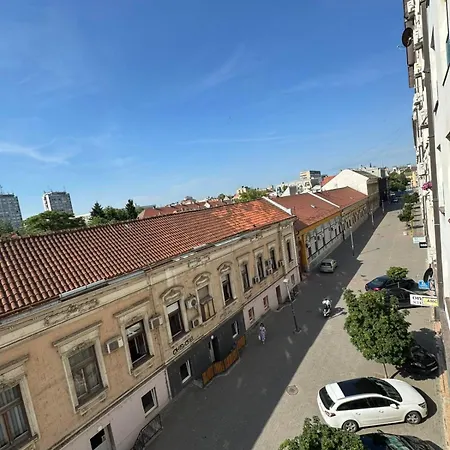 Apartment Peace In The Heart Of Downtown